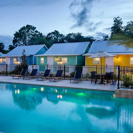 Quaint Cottage With Private Pool-Walk To Everything